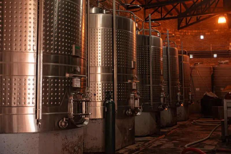 Vasche in acciaio di una cantina vitivinicola
